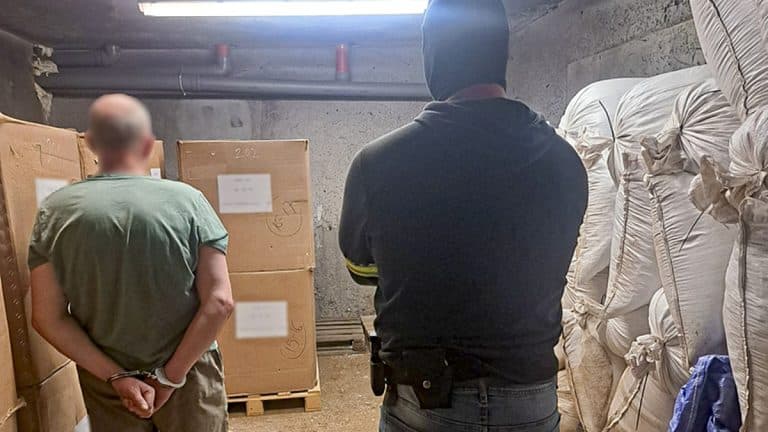 służby ujawniły fabrykę papierosów