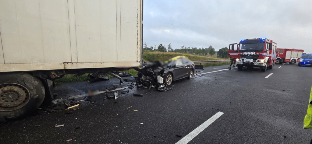 Dziecko walczy o życie. - Tragiczny wypadek na S7. Trzy osoby nie żyją, w tym rodzice dziecka