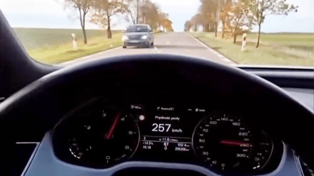 jechał prawie 260 km/h. Wideo znalazło się w sieci.