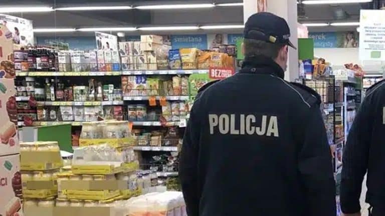 policja w markecie