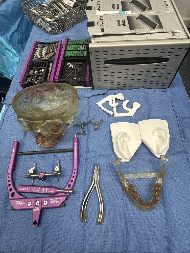 Lekarz z Olsztyna bierze udział w operacjach w jednej z najnowocześniejszych klinik w USA. - Chirurg z Olsztyna szkoli się w prestiżowej klinice w USA