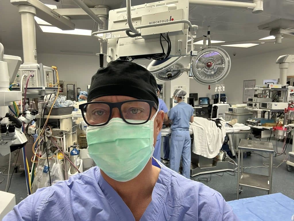 Lekarz z Olsztyna bierze udział w operacjach w jednej z najnowocześniejszych klinik w USA. - Chirurg z Olsztyna szkoli się w prestiżowej klinice w USA