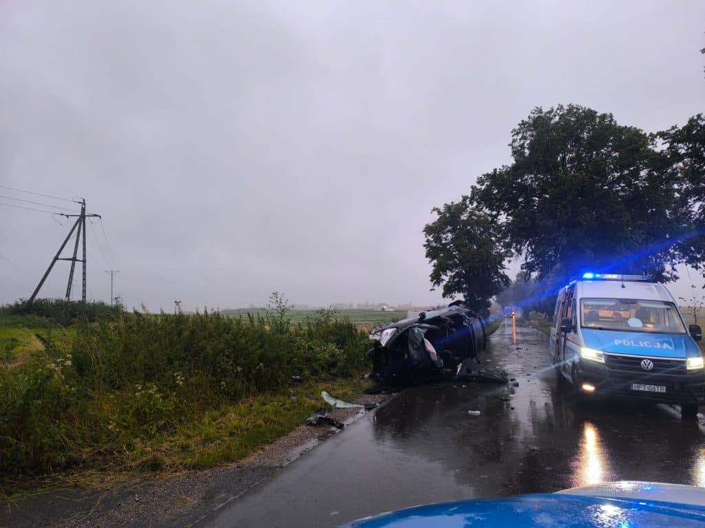Kałuża zabiła dwie osoby! - Nie żyją dwie osoby. Citroenem wjechał w kałużę