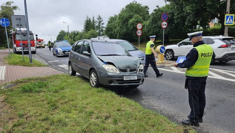 stłuczka i potrącenie na przejściu dla pieszych