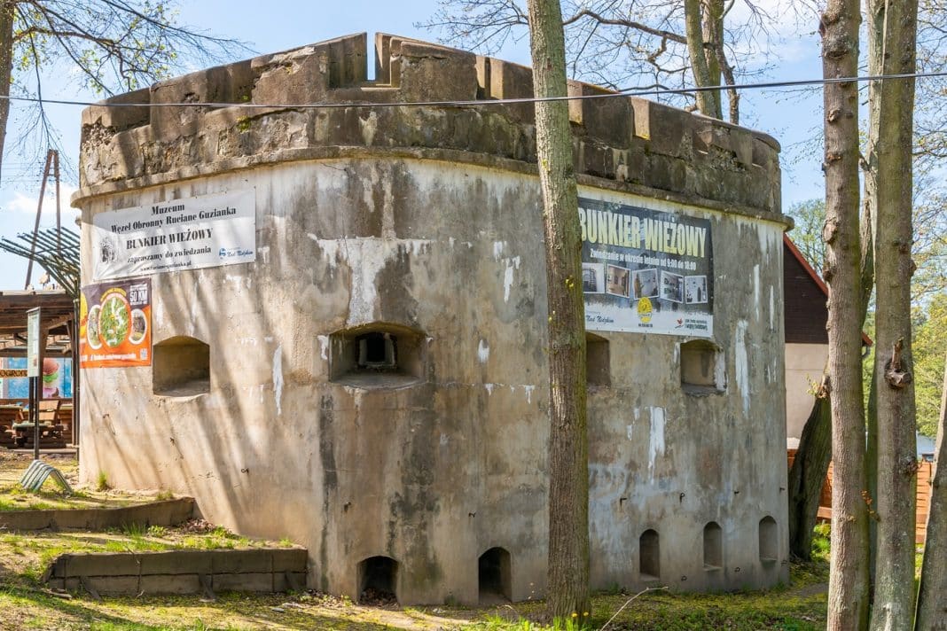wieża karabinów w Rucianem Nida