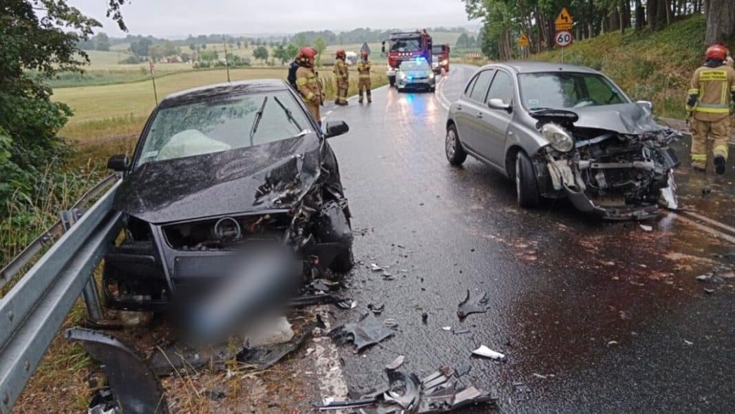 zderzenie dwóch aut