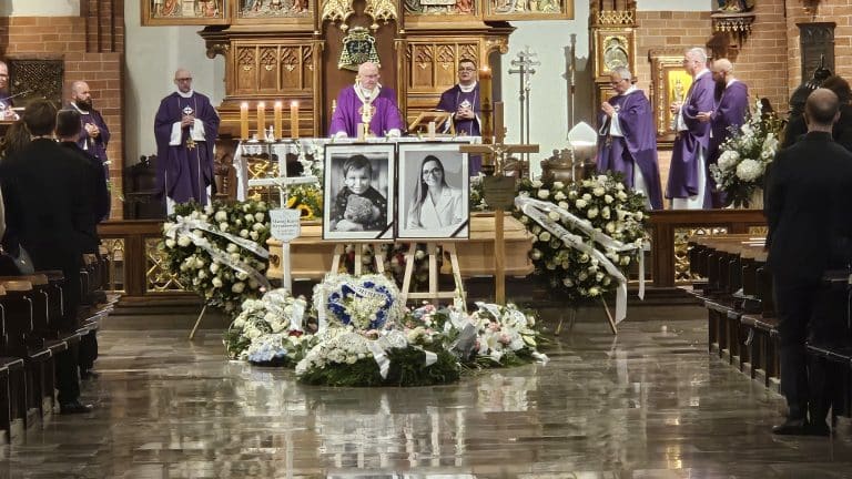 pogrzeb lekarki i jej synka