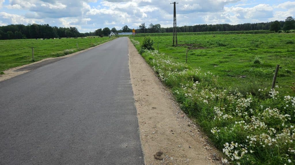 Mieszkańcy gminy Rozogi mogą już korzystać z nowych, wygodnych i bezpiecznych dróg. - Rekordowe inwestycje drogowe w gminie Rozogi. Efekty robią wrażenie