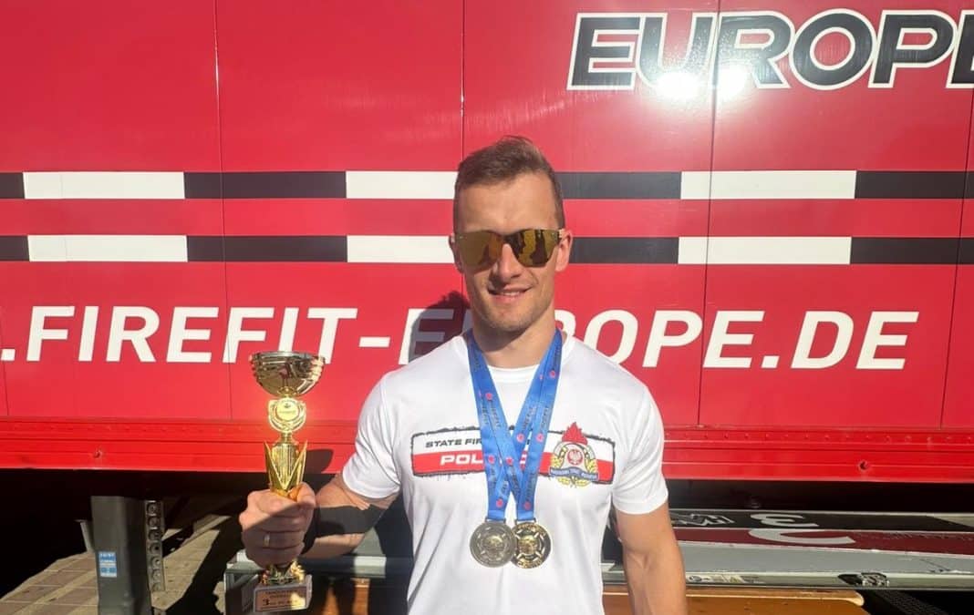 Dominik Brunejko z pucharem