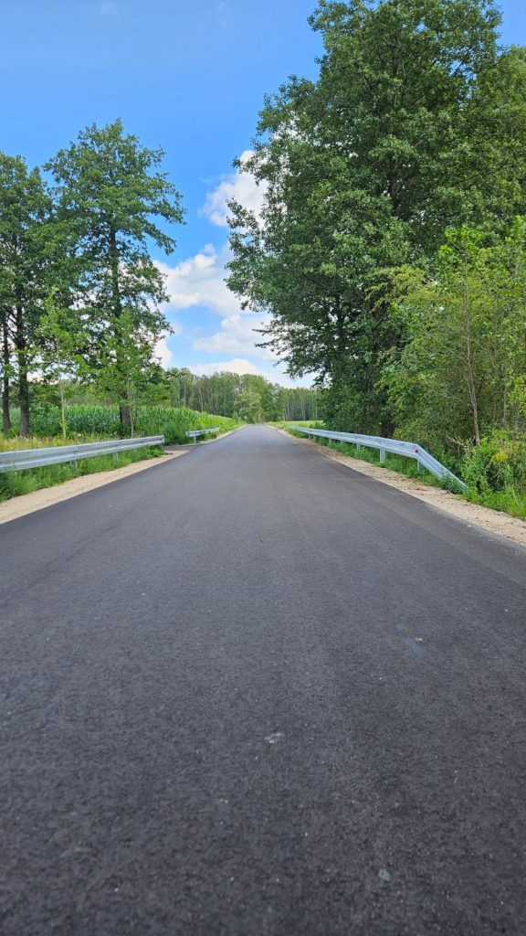 Mieszkańcy gminy Rozogi mogą już korzystać z nowych, wygodnych i bezpiecznych dróg. - Rekordowe inwestycje drogowe w gminie Rozogi. Efekty robią wrażenie