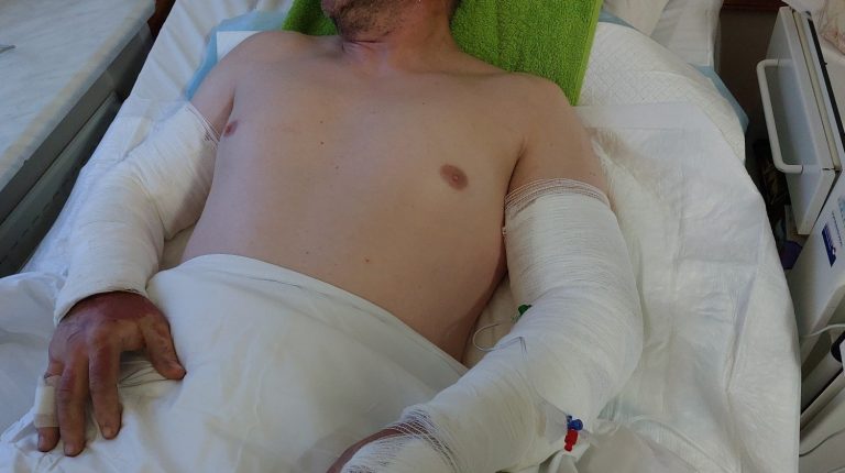 strażak potrzebuje pomocy