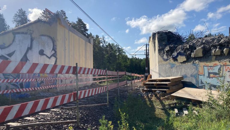 rozbi&oacute;rka wiaduktu na DW527