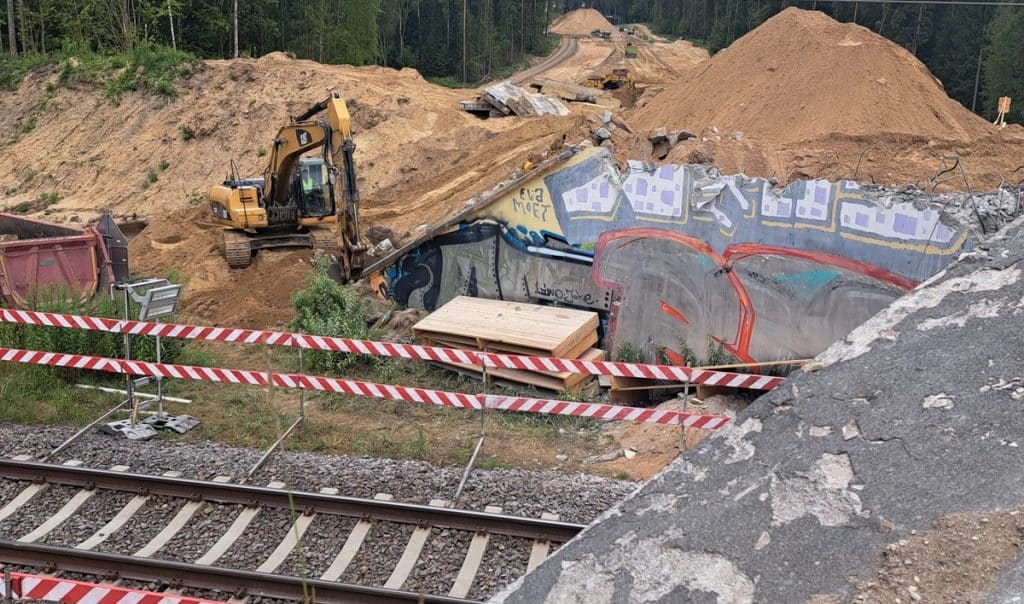 Sprawdzamy postępy na budowie wylotu z Olsztyna. - Hałas, błoto i rozbiórka wiaduktu - ul. Warszawska w Olsztynie przypomina pole bitwy