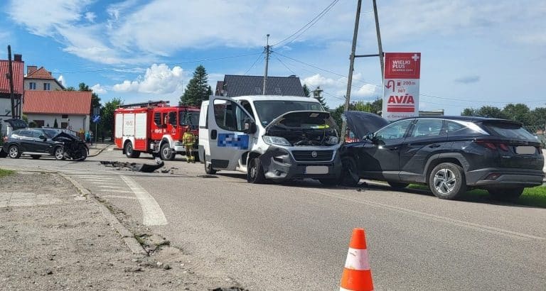 kolizja trzech aut w Pieniężnie