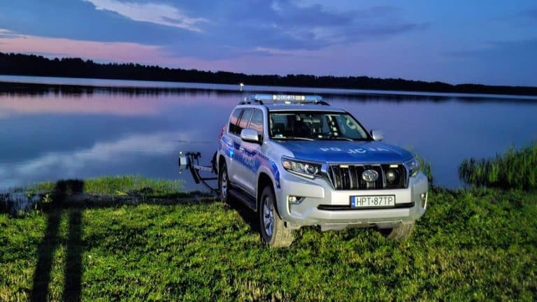 poszukiwania w jeziorze