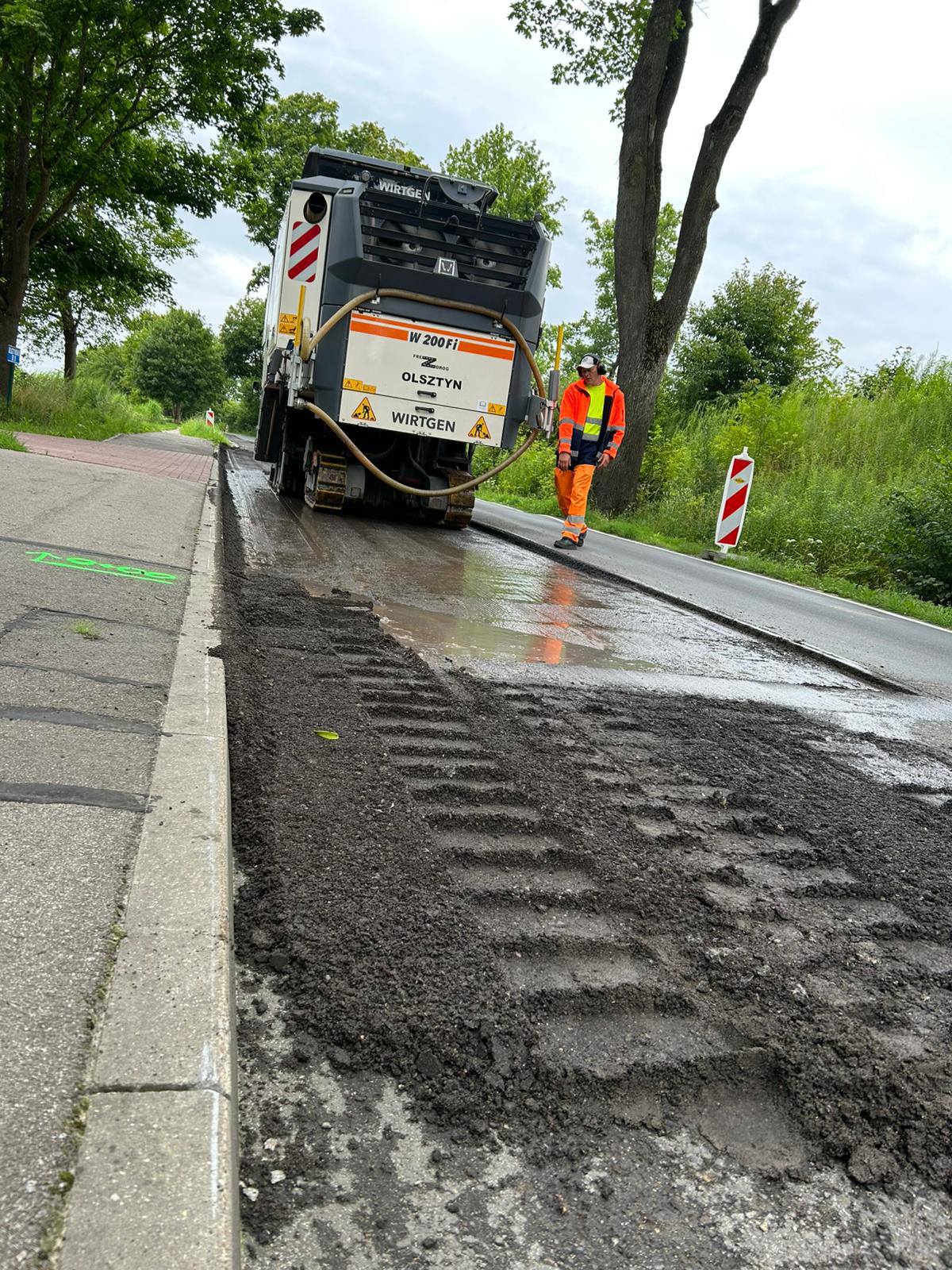 Trwa wymiana nawierzchni. - Dojazd do Olsztyna w remoncie. Codziennie korzystają z niego setki osób