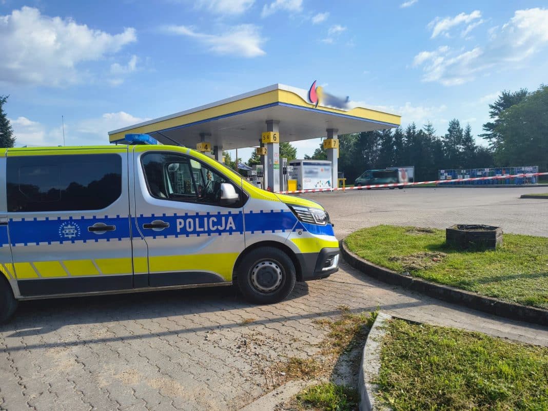Burda na stacji paliw pod Iławą. Obcokrajowcy rzucali butelkami i próbowali rozlewać benzynę