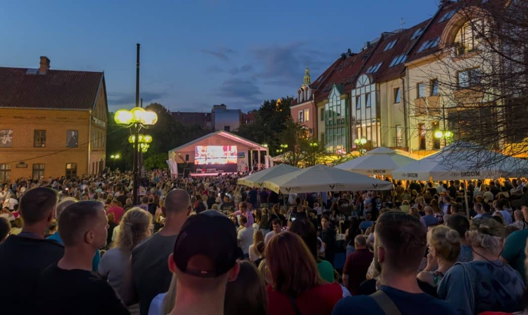 plenerowa sala koncertowa na Targu Rybnym