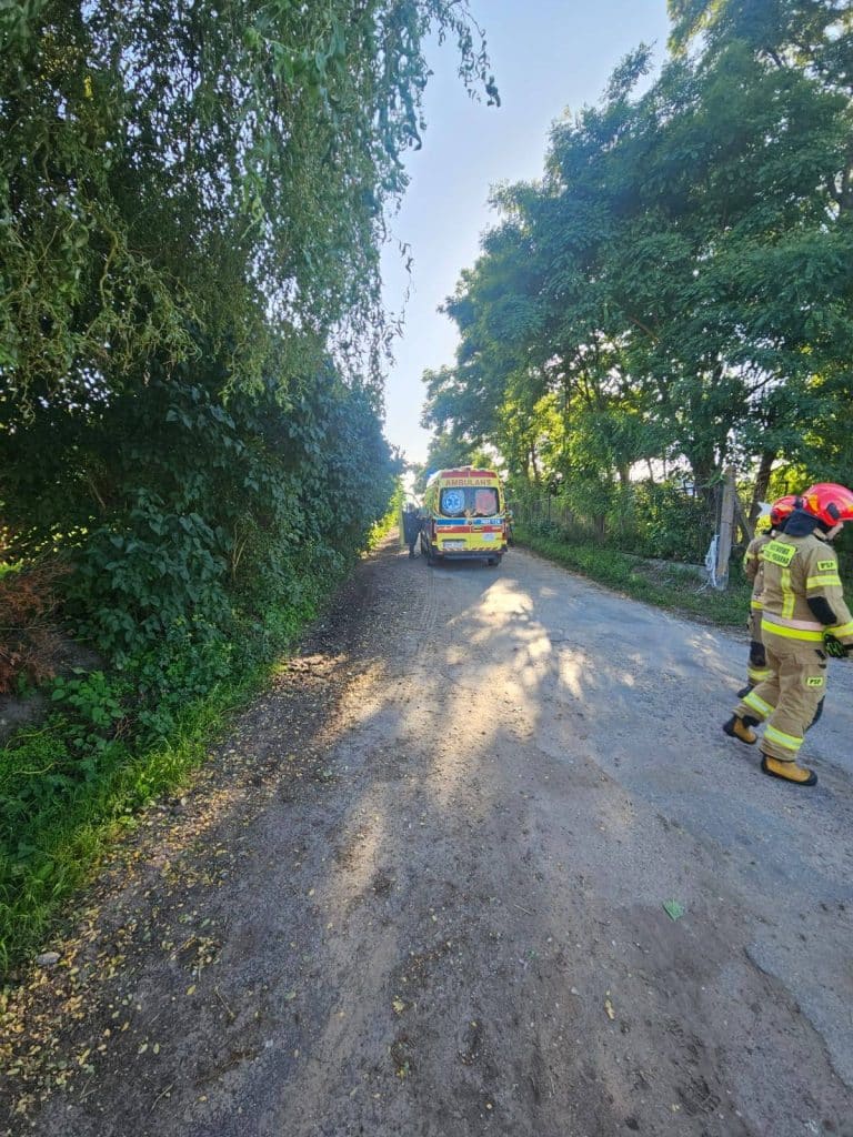 Poszkodowane dziewczynki pilnie przetransportowano do szpitala. - Motocyklista potrącił dwójkę dzieci. 6-letnia dziewczynka w ciężkim stanie walczy o życie