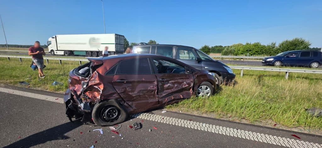 Nieszczęśliwe zdarzenie na drodze w kierunku Gdańska. - Karambol na S7. W samochodach podróżowało 26 osób