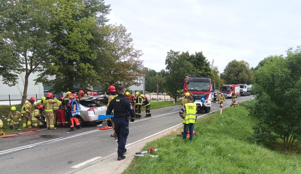 Ojciec i syn nie żyją, matka i córka walczą o życie. Śmiertelny wypadek na DK51