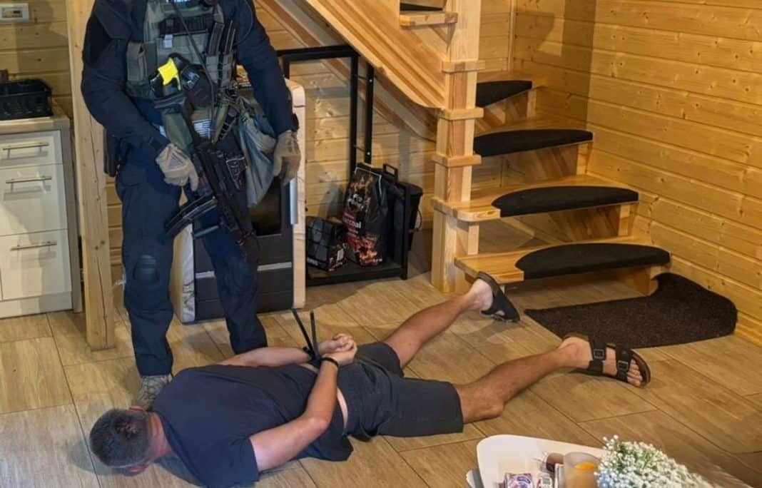 aresztowanie ukrywającego się mężczyzny