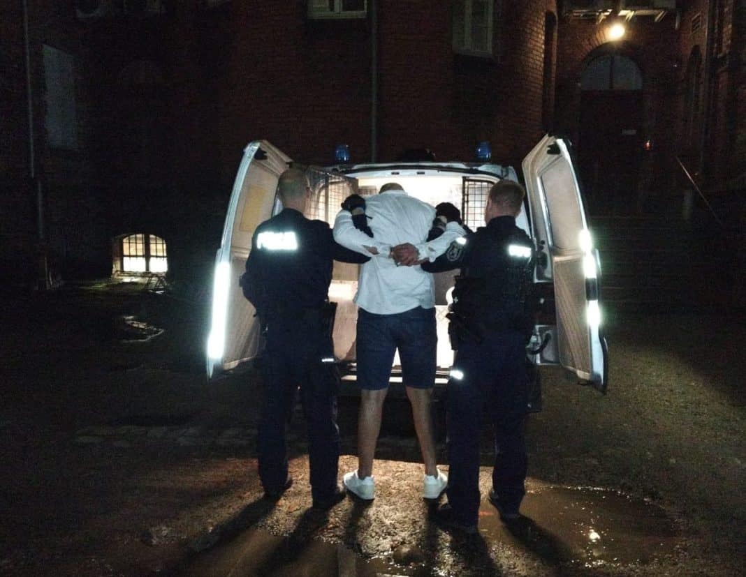 Bójka pod klubem na Starym Mieście! Osiłkowi grozi więzienie za to co miał w kieszeni