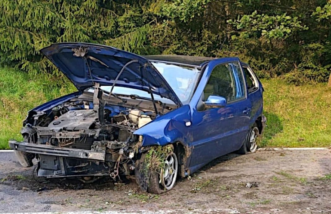 kobieta rozbiła auto w rowie