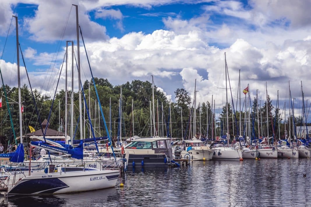 przystań dla żaglówek na Mazurach
