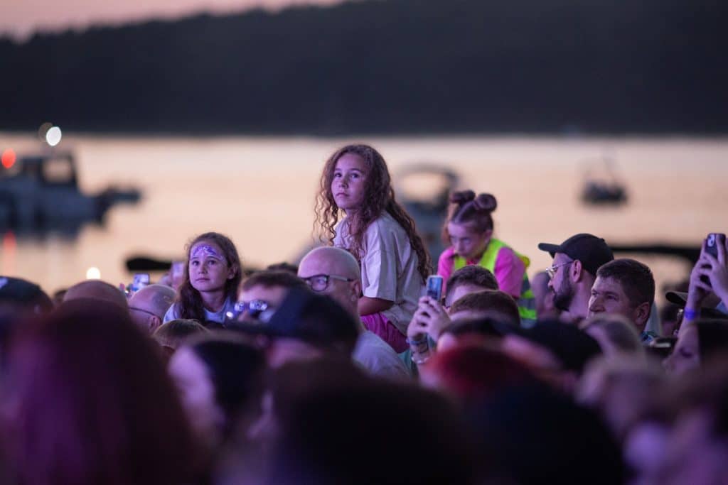 Green Festival 2025 przeszedł do historii - tak wyglądało święto muzyki w Olsztynie. - Rekordowa edycja Olsztyn Green Festival. Tłumy nad jeziorem Ukiel