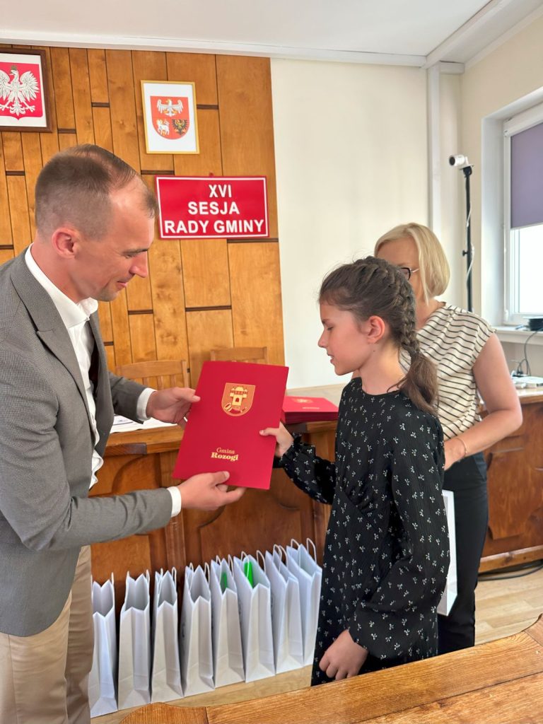 Ta gmina inwestuje w młode talenty. Ta gmina inwestuje w młode talenty. - Mazurska gmina nagradza najzdolniejszych uczniów i mistrzów sportu