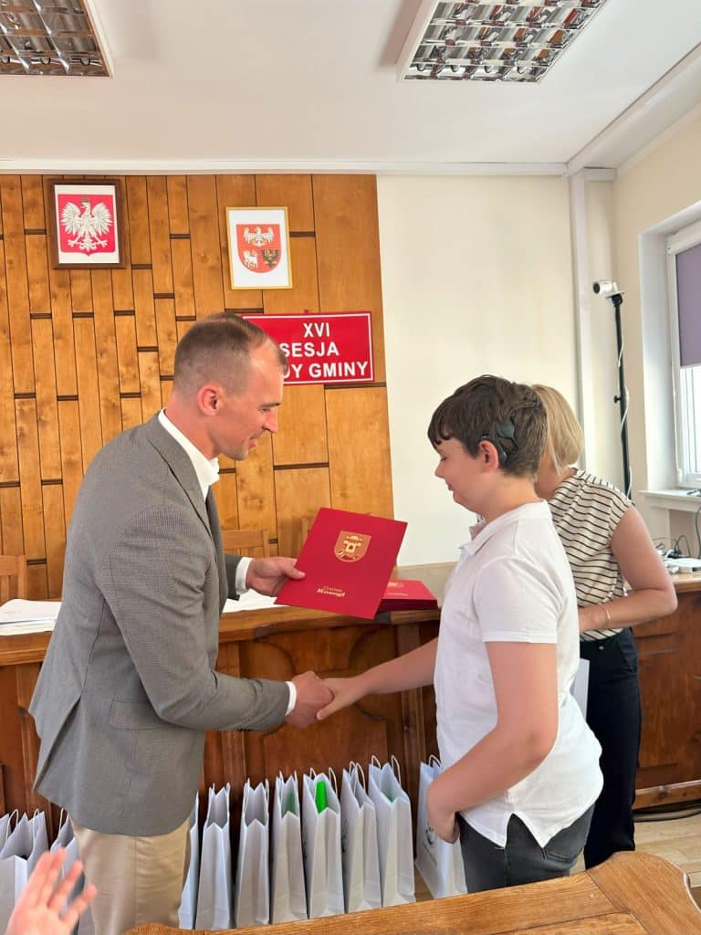 Ta gmina inwestuje w młode talenty. - Mazurska gmina nagradza najzdolniejszych uczniów i mistrzów sportu