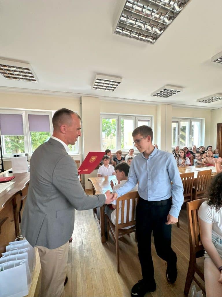 Ta gmina inwestuje w młode talenty. - Mazurska gmina nagradza najzdolniejszych uczniów i mistrzów sportu