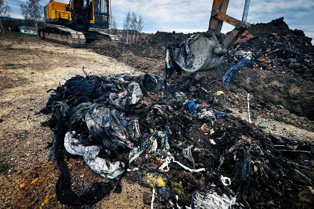 Trujące odpady były składowane w całej Polsce. W sprawie zatrzymano 9 osób. - Śledczy z Olsztyna rozbili ogólnopolską grupę od toksycznych odpadów