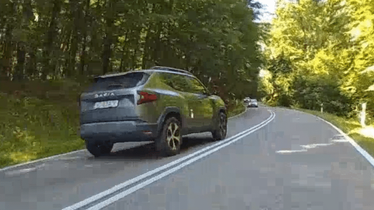 wyprzedzanie na podw&oacute;jnej ciągłej