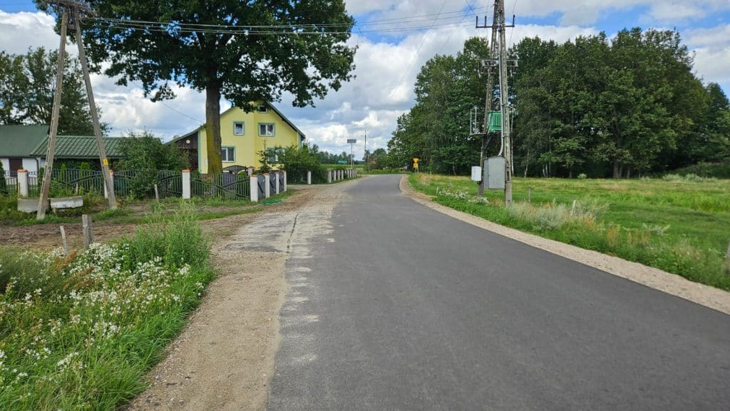 Mieszkańcy gminy Rozogi mogą już korzystać z nowych, wygodnych i bezpiecznych dróg. - Rekordowe inwestycje drogowe w gminie Rozogi. Efekty robią wrażenie
