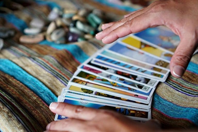 karty tarota sponsorowane