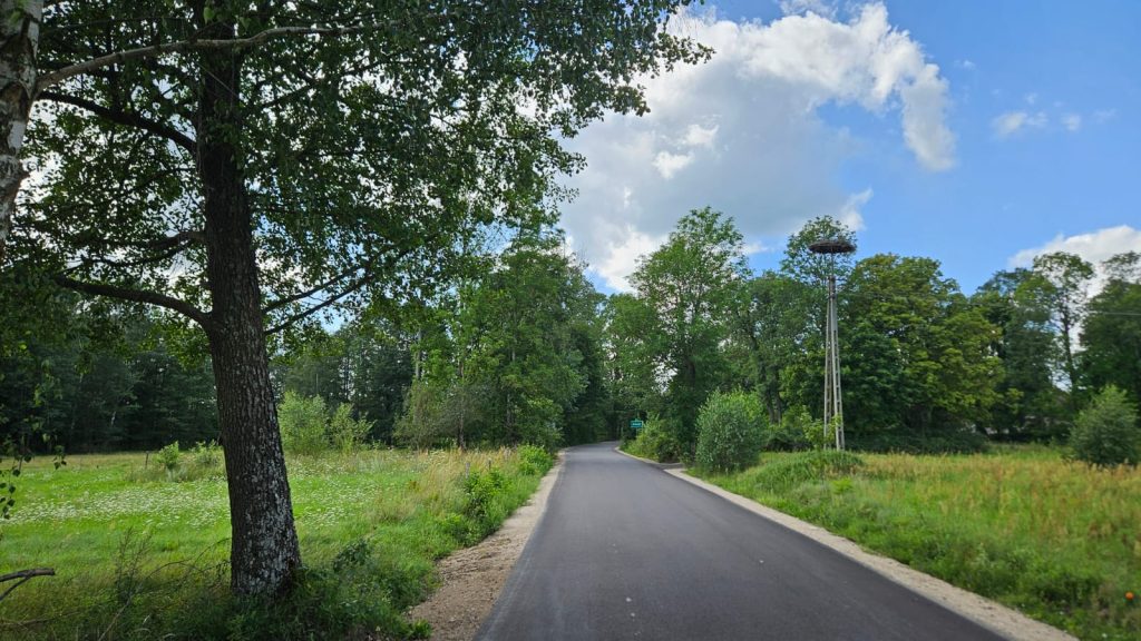 Mieszkańcy gminy Rozogi mogą już korzystać z nowych, wygodnych i bezpiecznych dróg. - Rekordowe inwestycje drogowe w gminie Rozogi. Efekty robią wrażenie