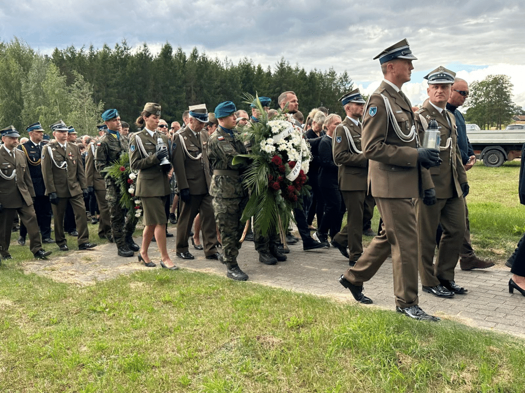 pogrzeb wosjkowego zbigniewa i jego synka