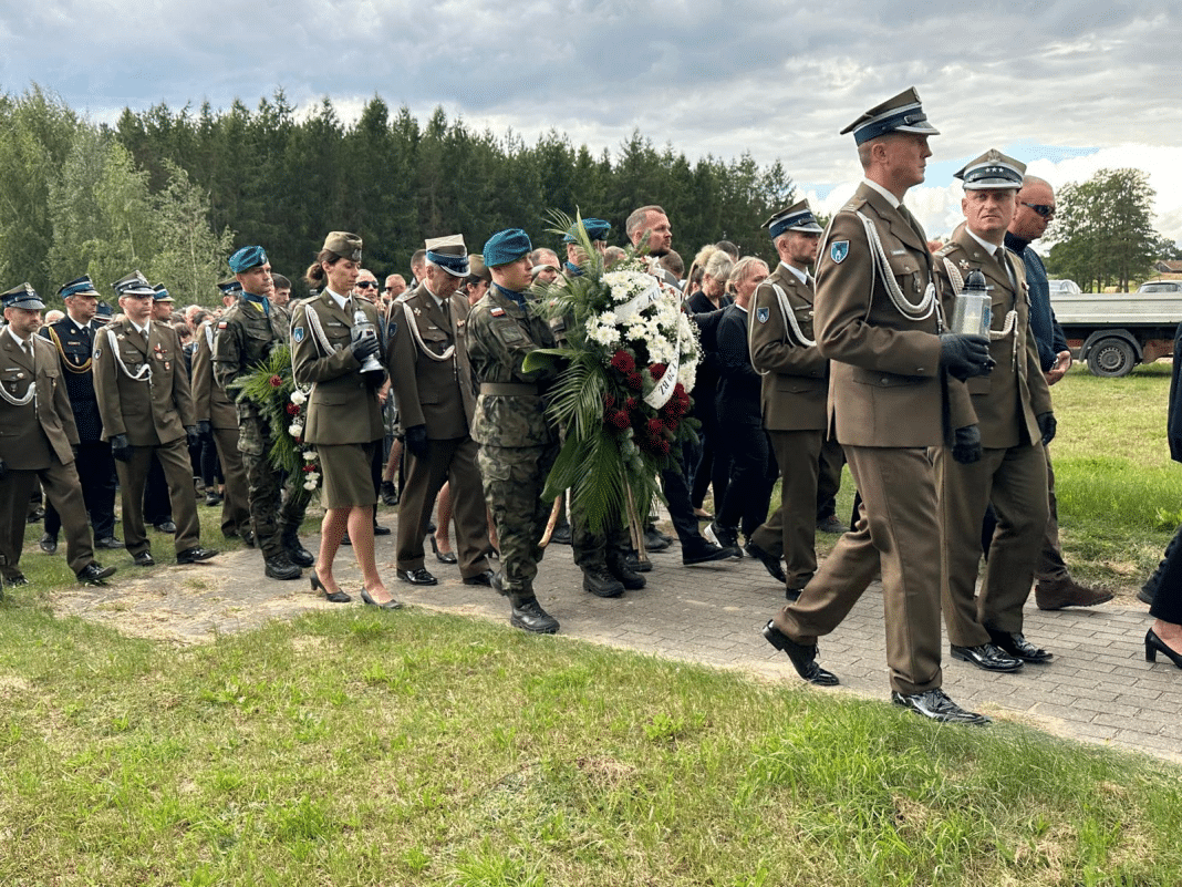 pogrzeb wosjkowego zbigniewa i jego synka