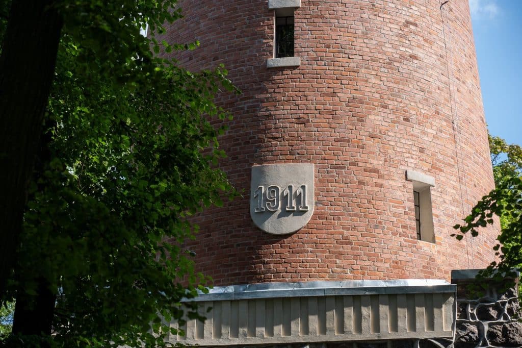 Od ruin do perełki architektury. Wieża znów cieszy oko. - Zabytkowa wieża na Mazurach odzyskała dawny blask