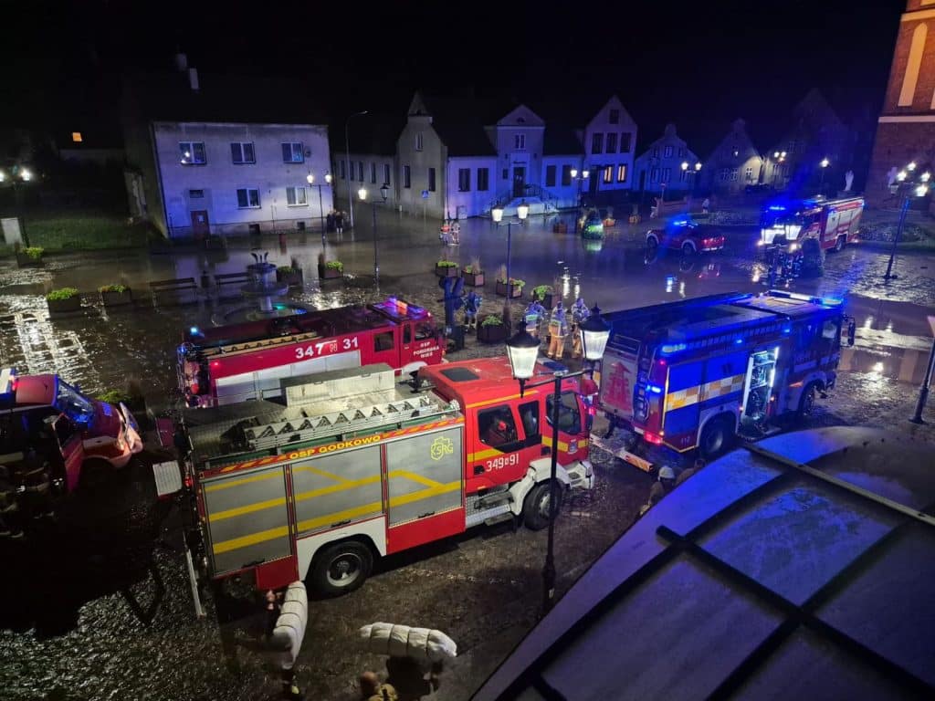 Będą środki na odbudowę domów? - Woda zabrała dorobek ich życia. Pierwsze rodziny otrzymały rządową pomoc