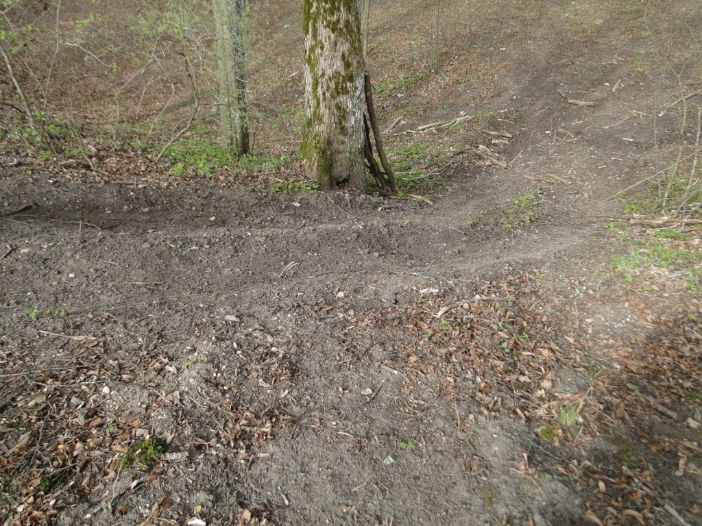To już nie incydent, a narastający problem. Lasy, rezerwaty i zabytki padają ofiarą rajdów quadami. - Quady zdewastowały 2000-letnie grodzisko Jaćwingów. Prokuratura zaskakuje decyzją
