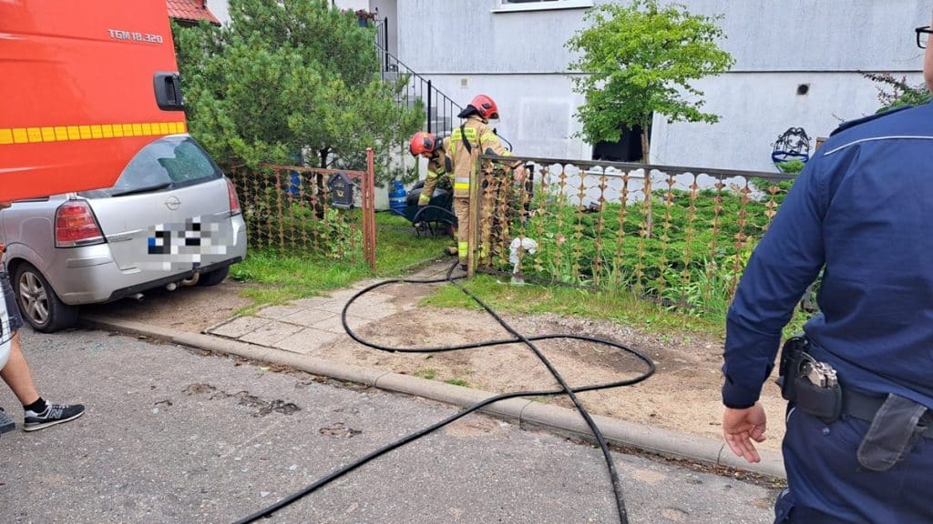 Teren zabezpieczony przez służby. - Wybuch domu jednorodzinnego - w środku jedna osoba
