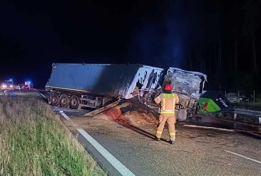 Nowe fakty po wypadku na S7. - Zaskakująca przyczyna wypadku autobusu na S7. W szpitalu pięć osób, w tym 9-letnie dziecko
