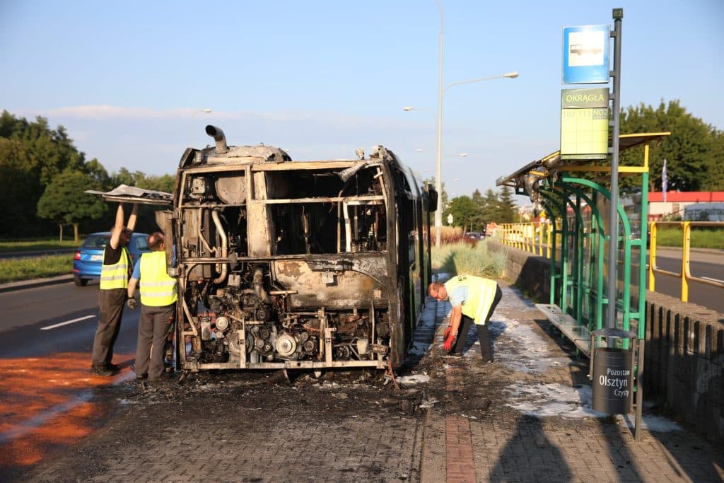 W ogniu stanął autobus komunikacji miejskiej. - Pożar autobusu komunikacji miejskiej w Olsztynie