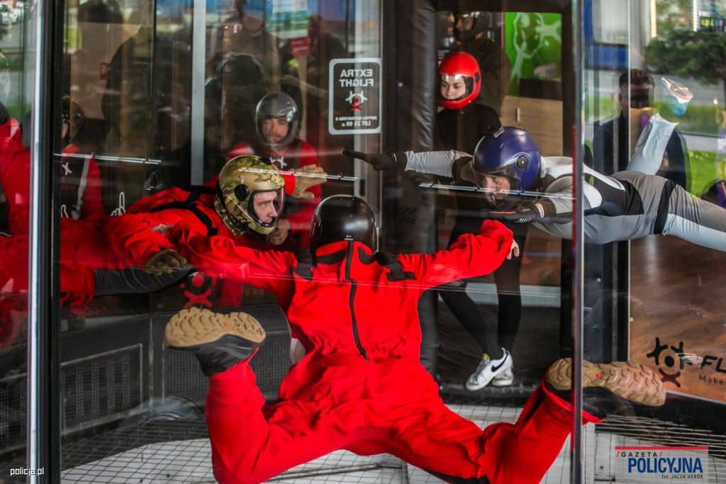 Mazury areną ekstremalnych ćwiczeń! Europejscy kontrterroryści w powietrzu. - Kontrterroryści z całej Europy szkolili się na Warmii i Mazurach