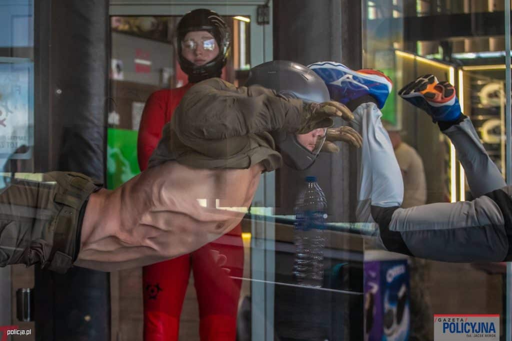 Mazury areną ekstremalnych ćwiczeń! Europejscy kontrterroryści w powietrzu. - Kontrterroryści z całej Europy szkolili się na Warmii i Mazurach