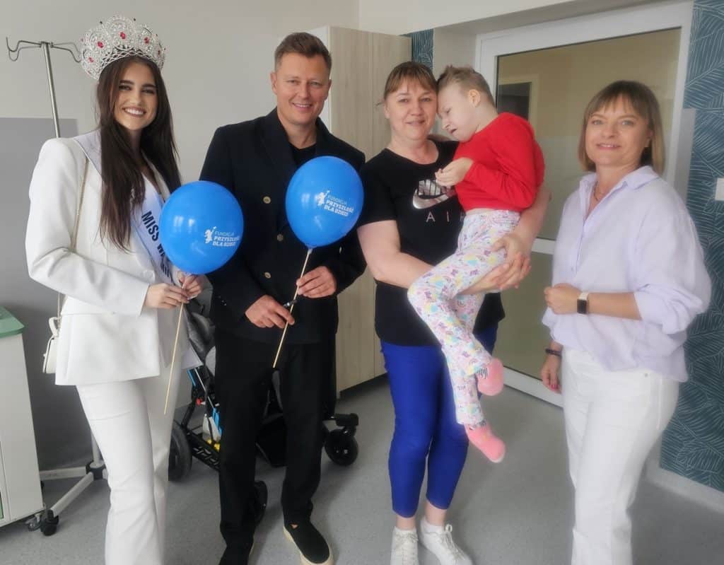 Mali pacjenci choć na chwilę zapomnieli o trudach leczenia. - Niezwykli goście odwiedzili dziś Szpital Dziecięcy w Olsztynie