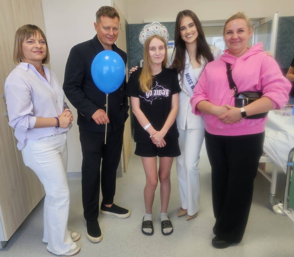 Mali pacjenci choć na chwilę zapomnieli o trudach leczenia. - Niezwykli goście odwiedzili dziś Szpital Dziecięcy w Olsztynie